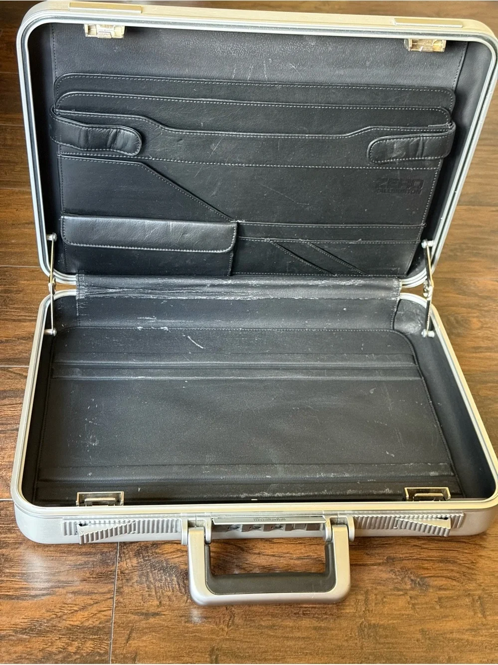 Vintage Zero Halliburton 2701 Aluminum Briefcase Silver Attache Case Paperwork